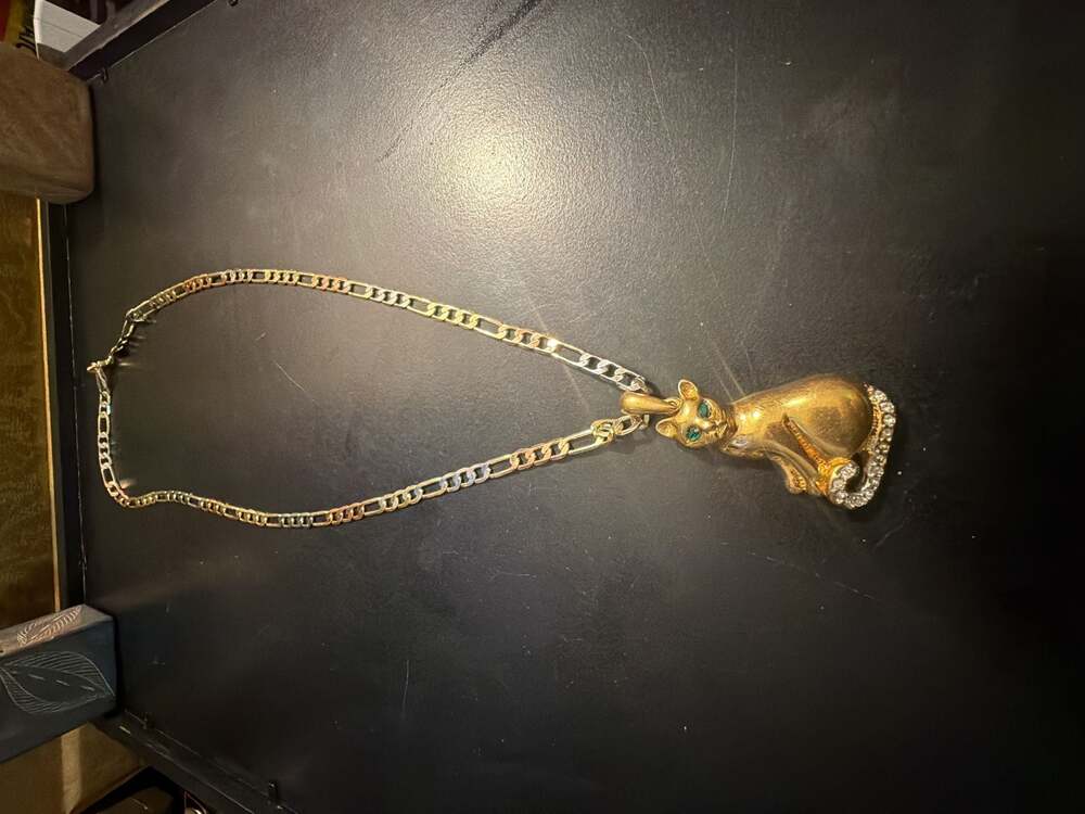 Vintage Gold-Tone Sitting Cat Pendant Necklace